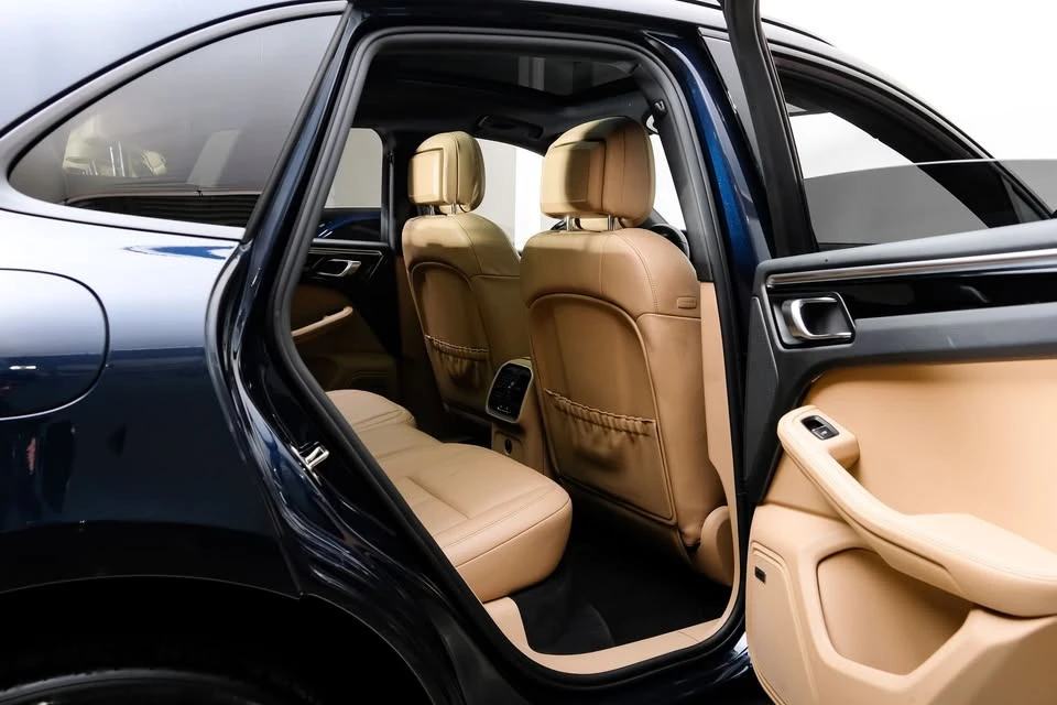 2023 Porsche Macan - Image 18 of 20