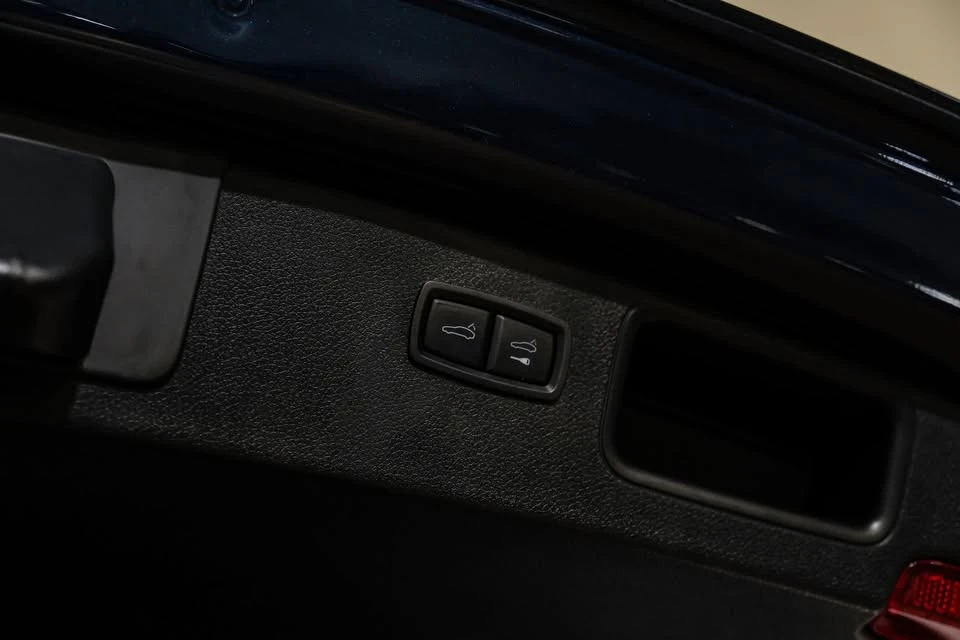 2023 Porsche Macan - Image 5 of 20