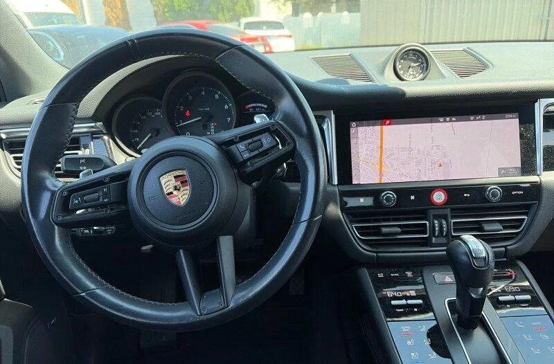 2023 Porsche Macan - Image 10 of 10