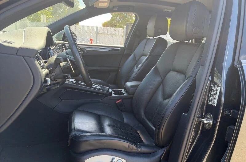 2023 Porsche Macan - Image 2 of 10