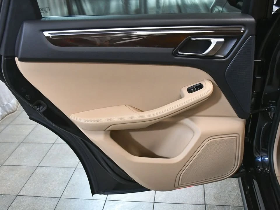2023 Porsche Macan - Image 8 of 17