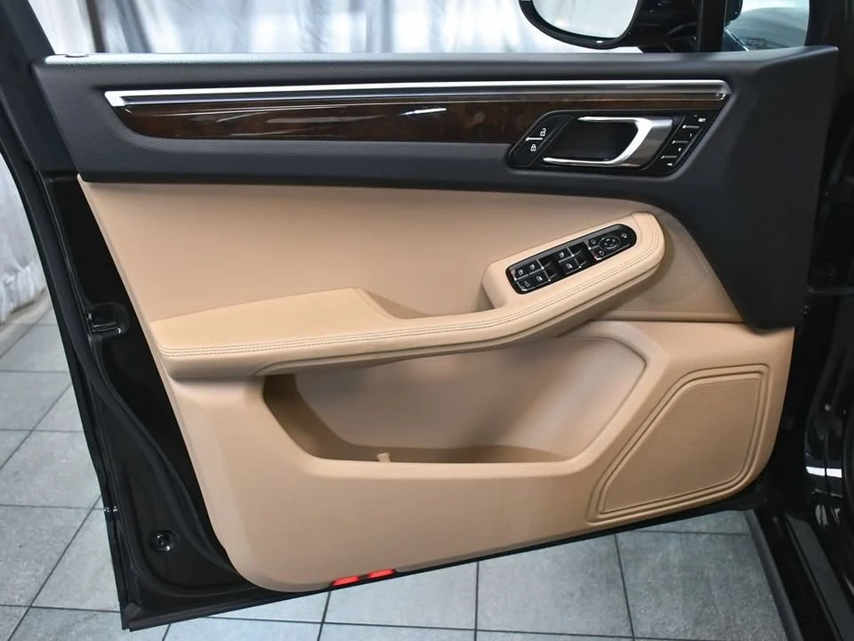 2023 Porsche Macan - Image 6 of 17