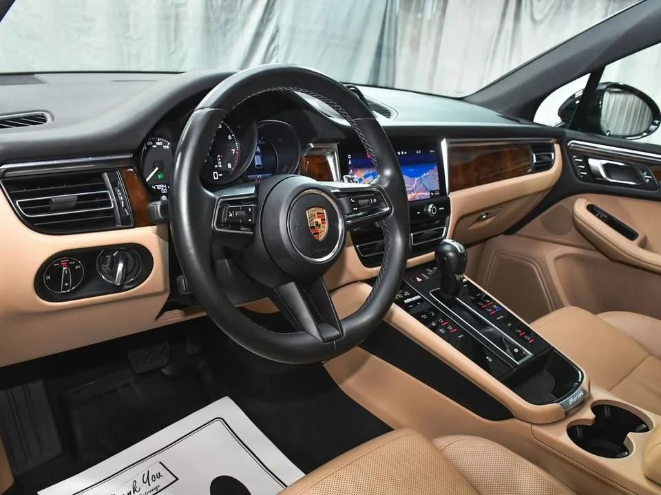 2023 Porsche Macan - Image 14 of 17