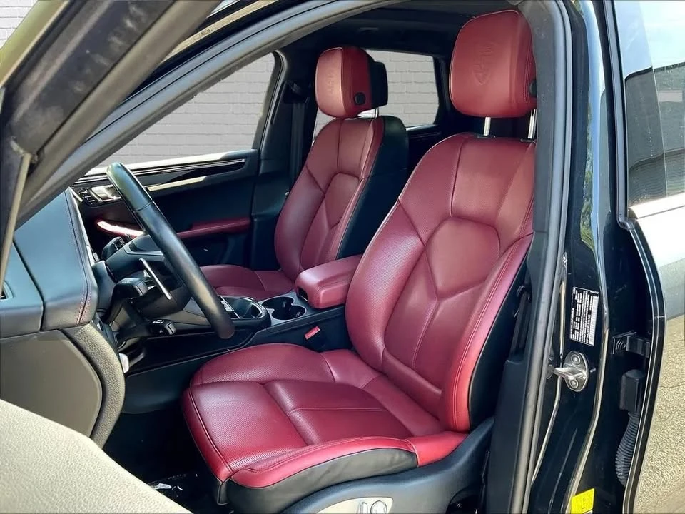 2023 Porsche Macan - Image 17 of 20