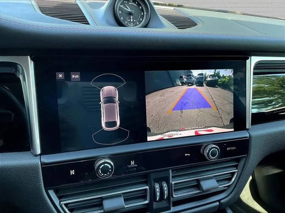 2023 Porsche Macan - Image 13 of 20