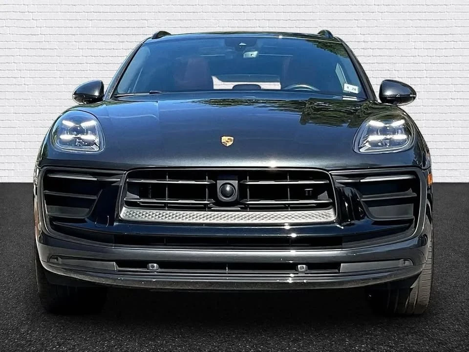2023 Porsche Macan - Image 2 of 20