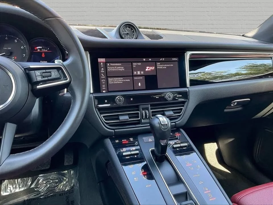 2023 Porsche Macan - Image 9 of 20