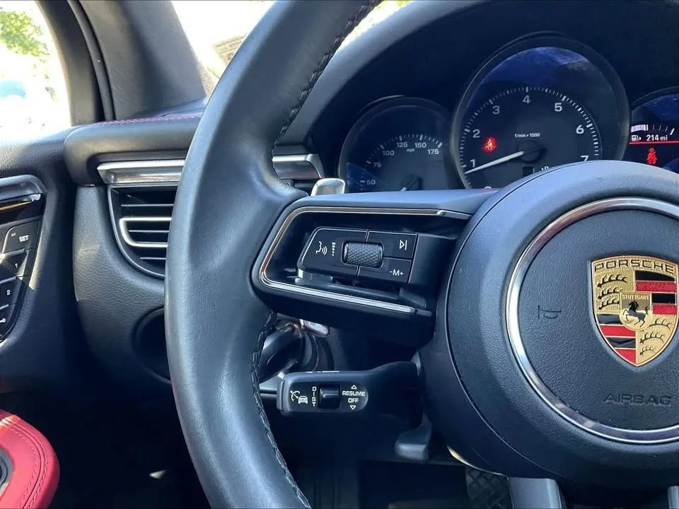 2023 Porsche Macan - Image 10 of 20