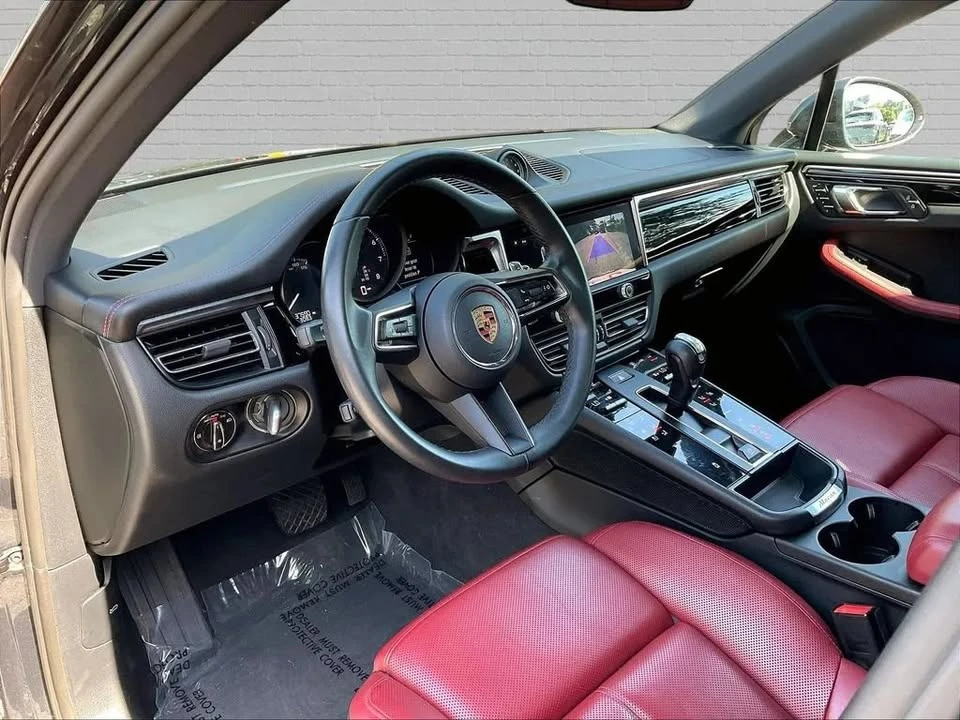 2023 Porsche Macan - Image 14 of 20