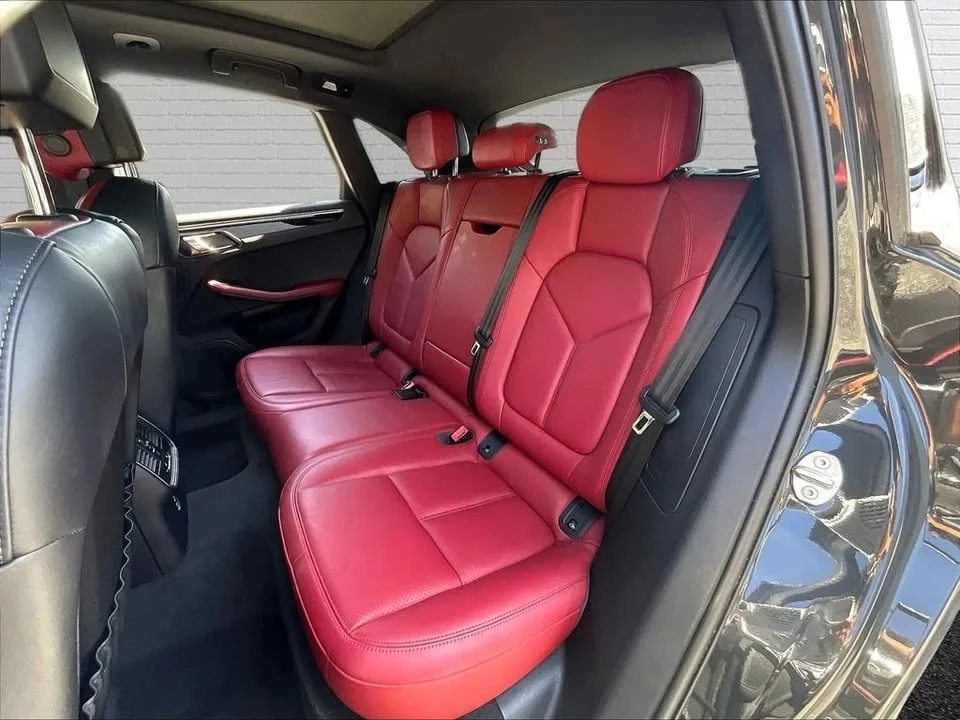 2023 Porsche Macan - Image 18 of 20