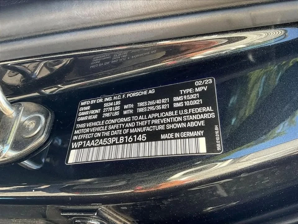 2023 Porsche Macan - Image 15 of 20