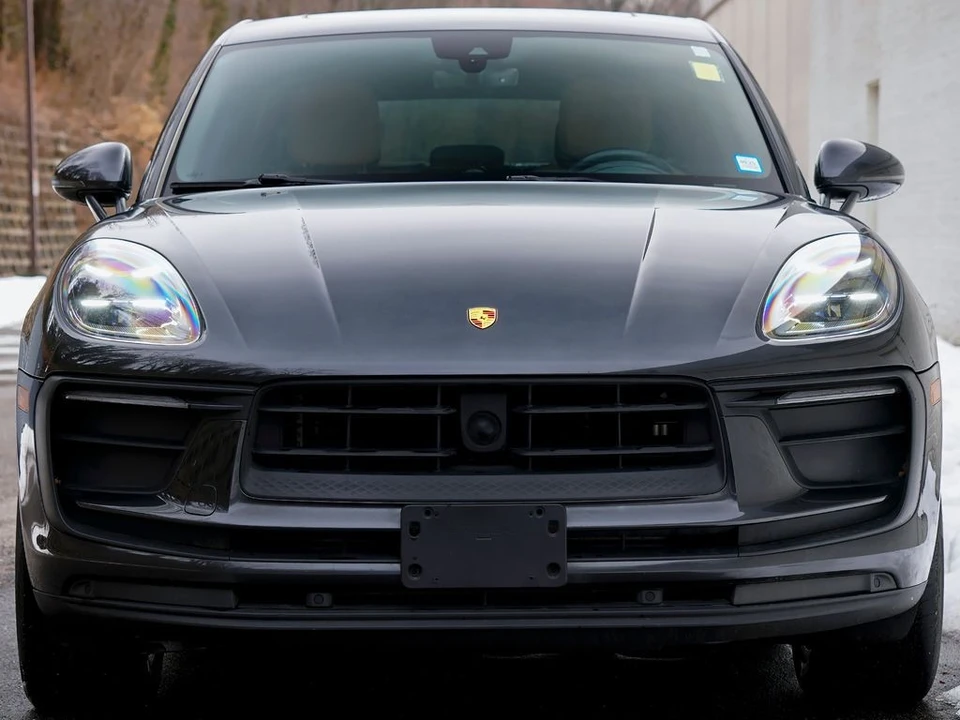 2023 Porsche Macan - Image 10 of 12
