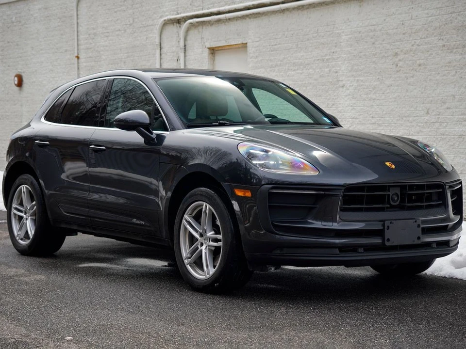 2023 Porsche Macan - Image 9 of 12