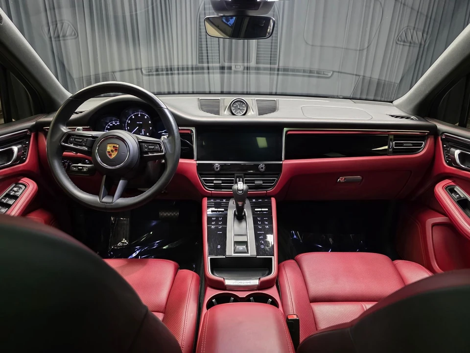 2023 Porsche Macan - Image 20 of 31