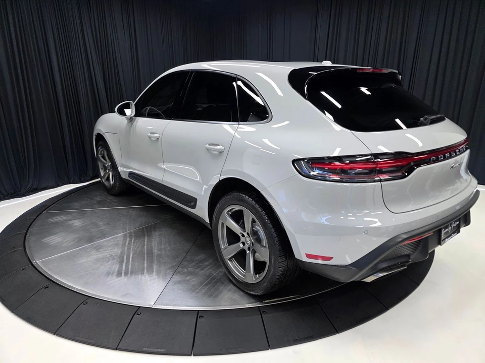 2023 Porsche Macan - Image 11 of 31