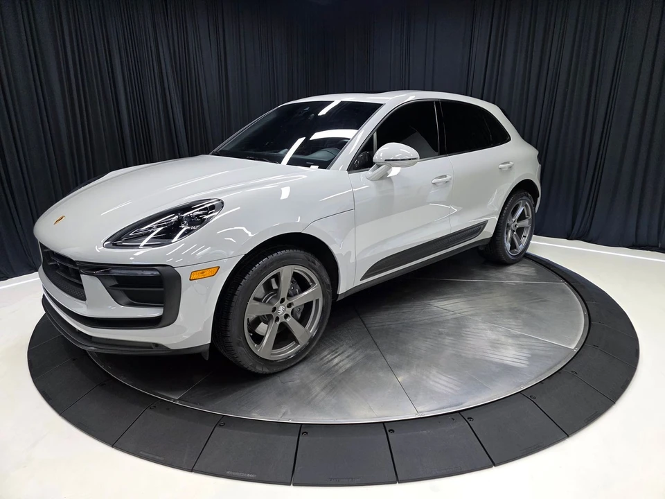 2023 Porsche Macan - Image 9 of 31