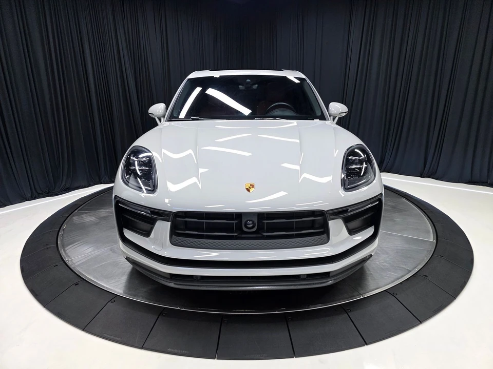 2023 Porsche Macan - Image 8 of 31