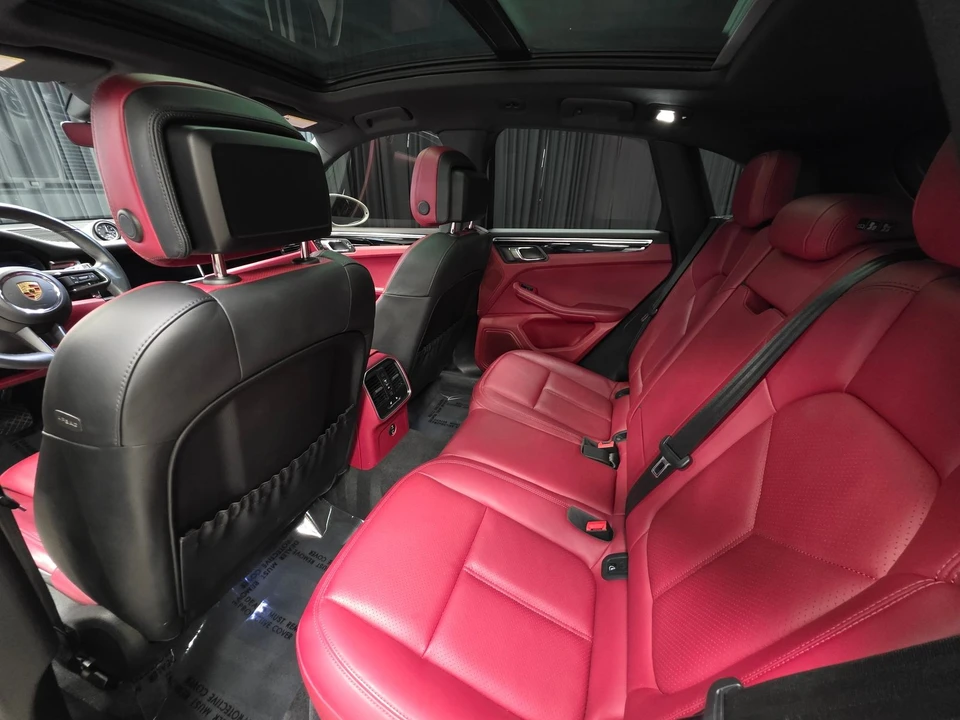2023 Porsche Macan - Image 30 of 31