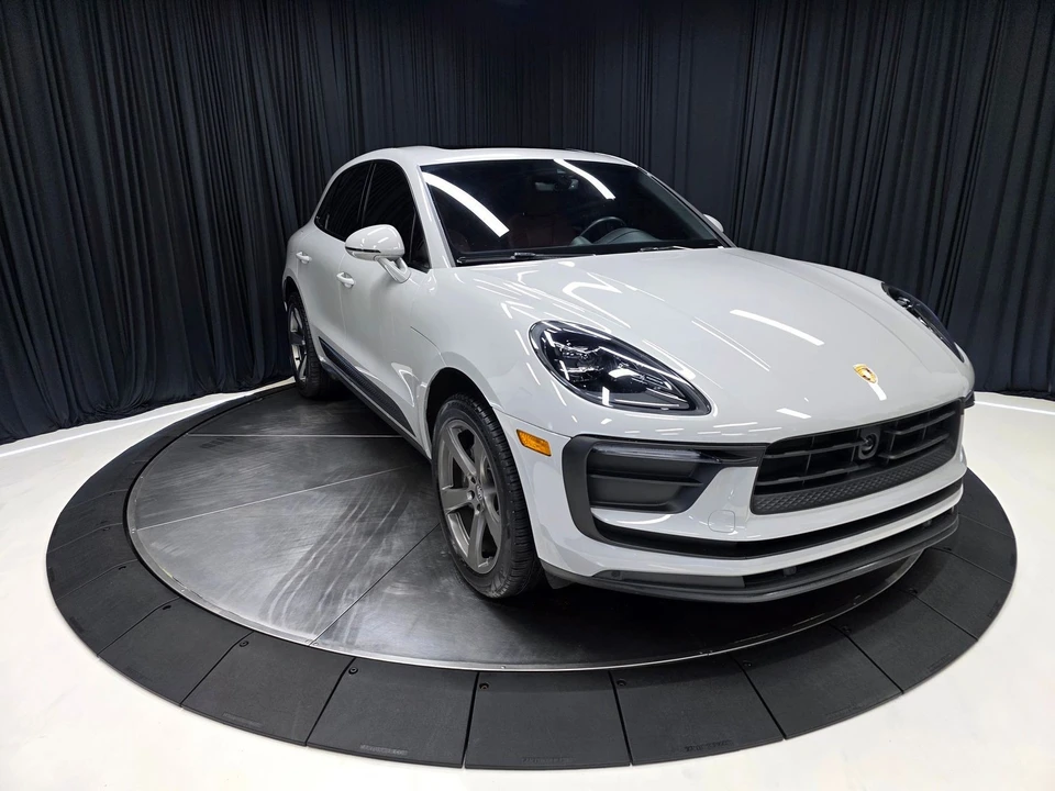 2023 Porsche Macan - Image 7 of 31