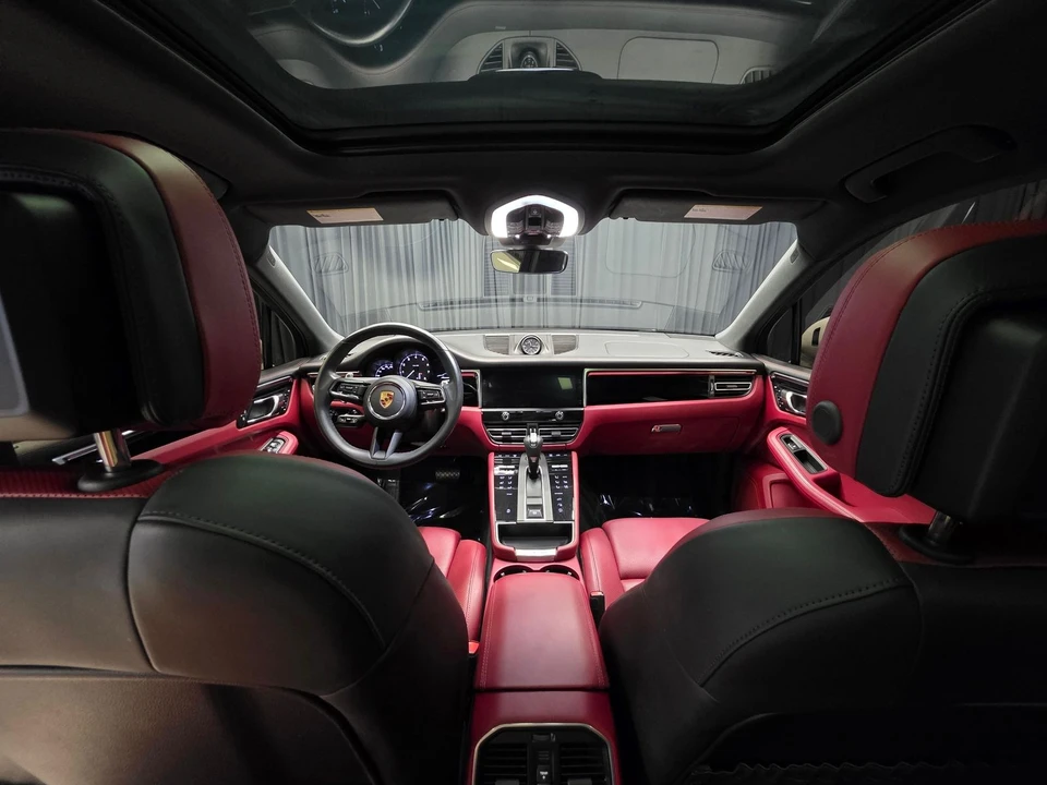 2023 Porsche Macan - Image 2 of 31