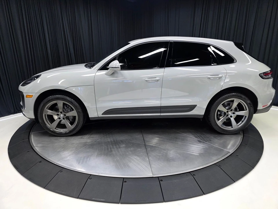 2023 Porsche Macan - Image 10 of 31