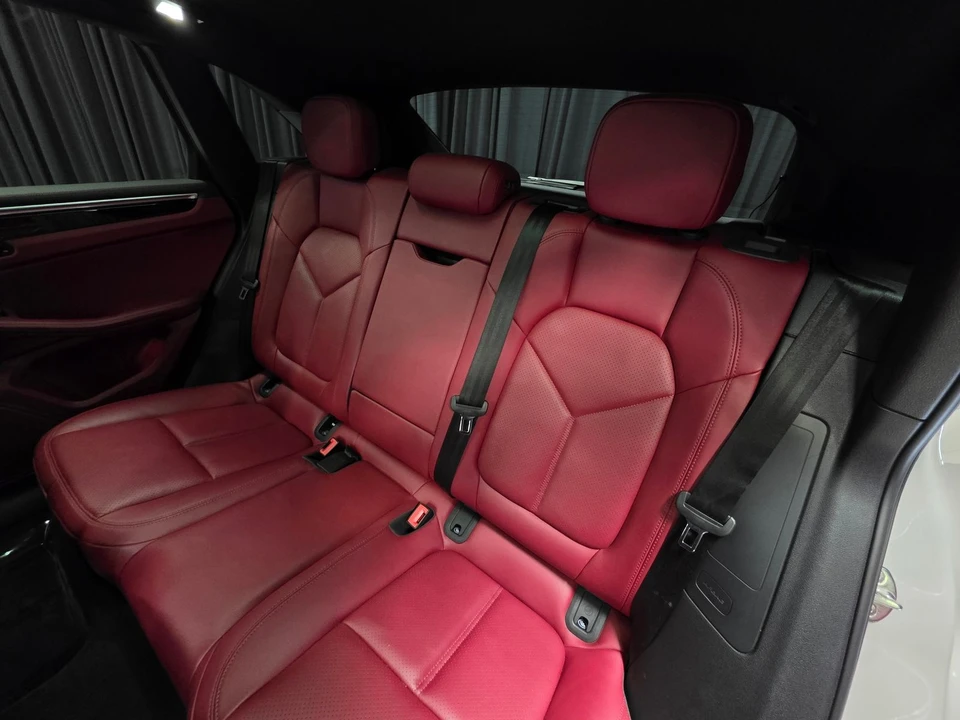 2023 Porsche Macan - Image 29 of 31