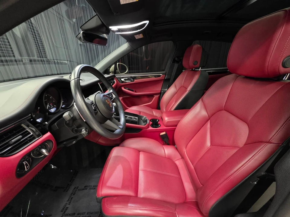 2023 Porsche Macan - Image 18 of 31