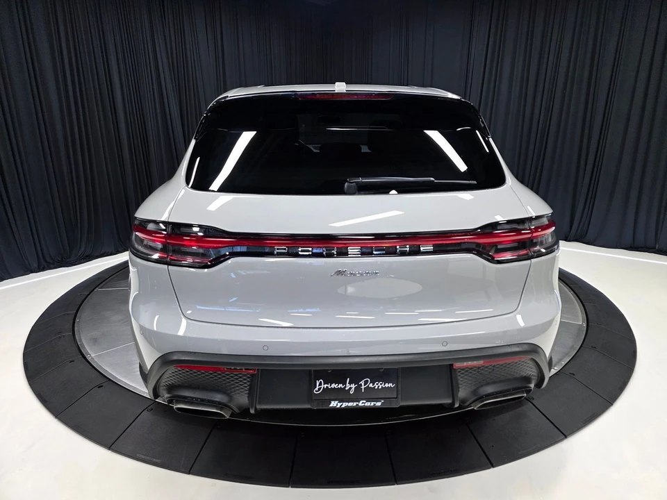 2023 Porsche Macan - Image 12 of 31