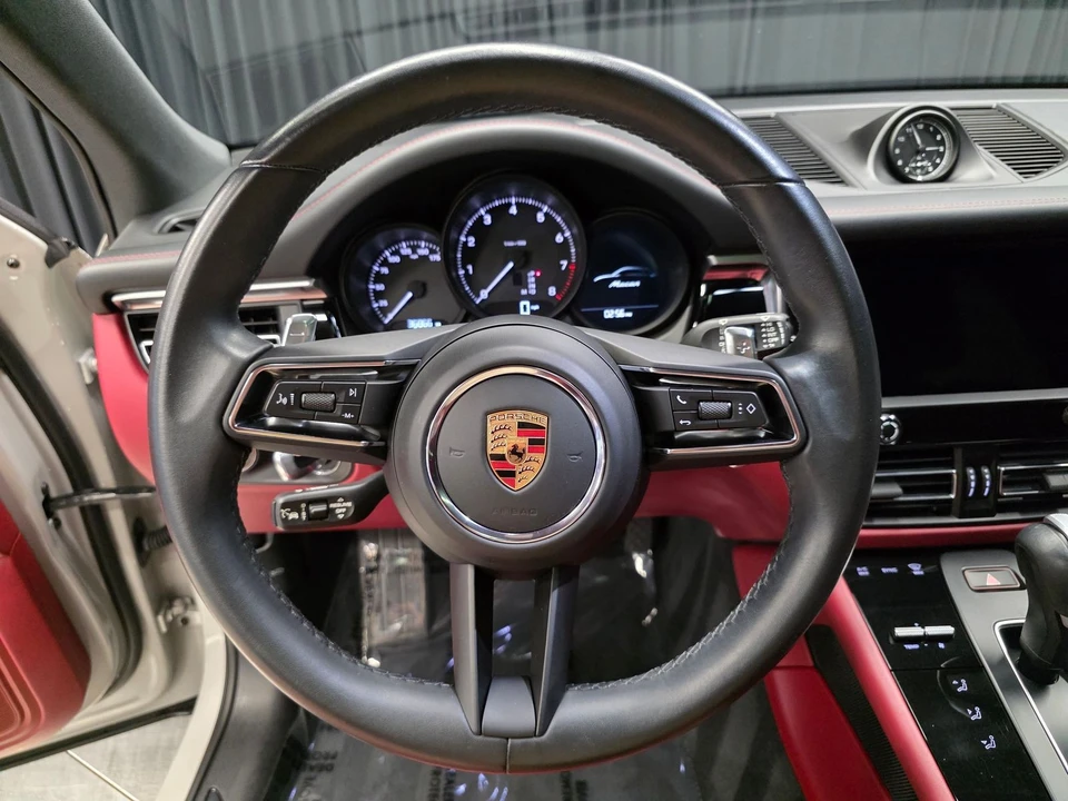 2023 Porsche Macan - Image 22 of 31