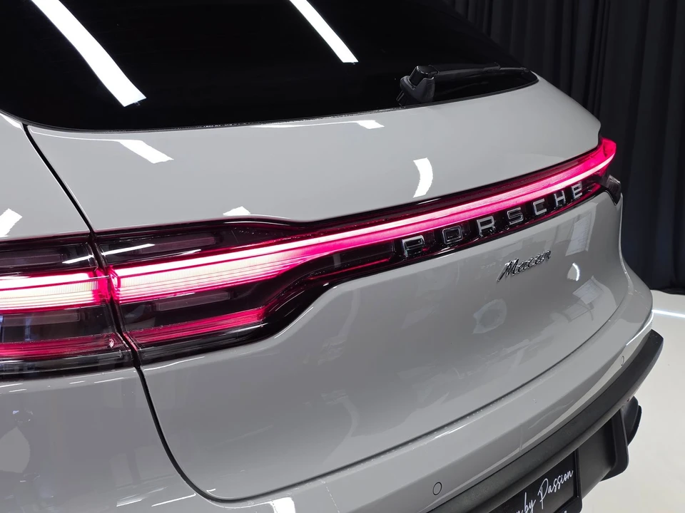2023 Porsche Macan - Image 5 of 31