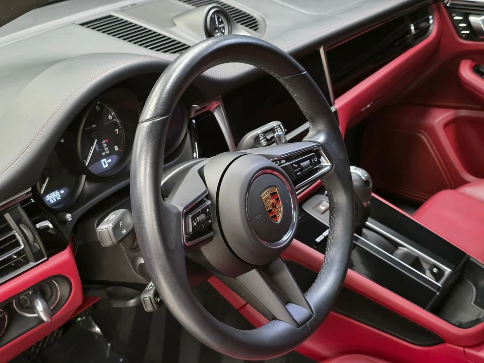 2023 Porsche Macan - Image 19 of 31