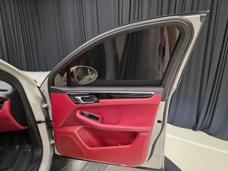 2023 Porsche Macan - Image 31 of 31