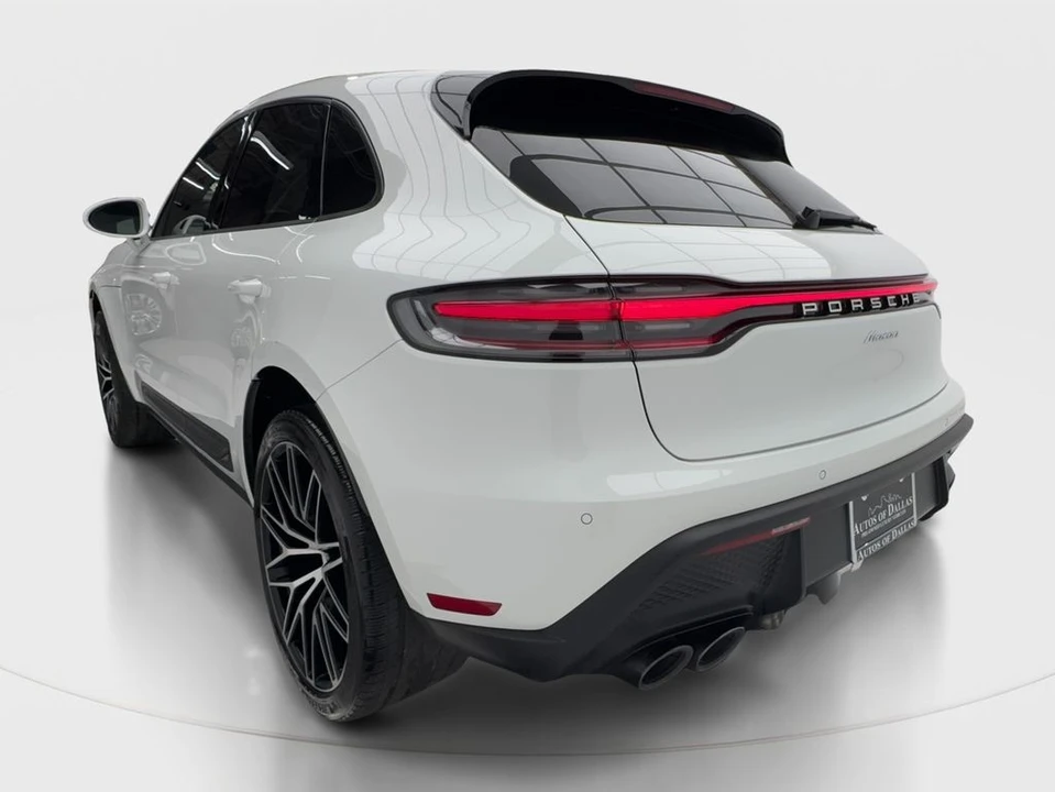 2023 Porsche Macan - Image 10 of 31