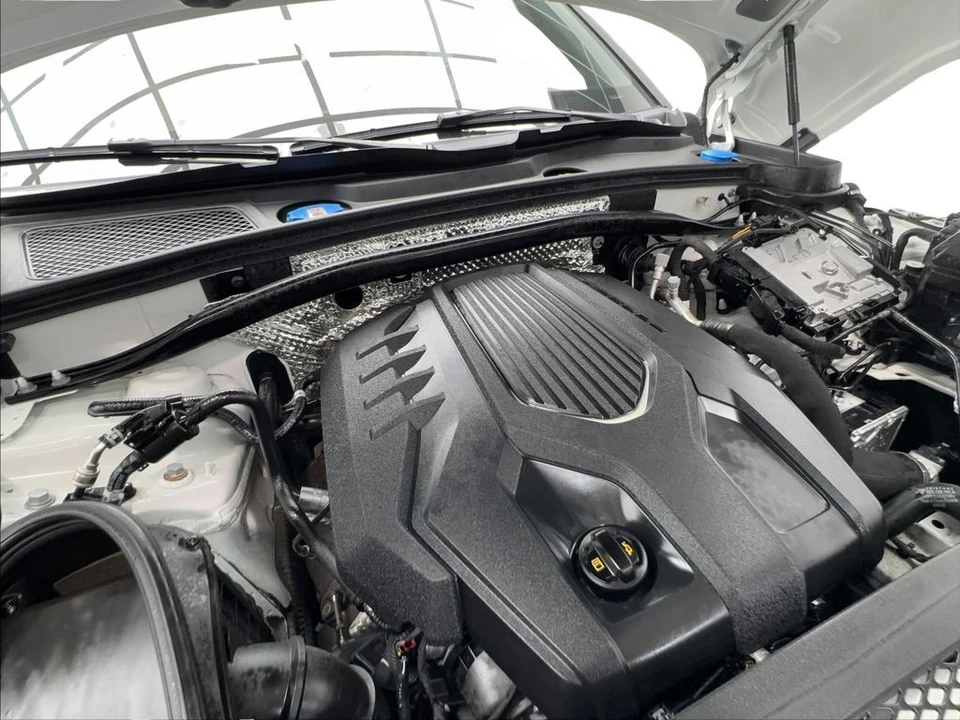2023 Porsche Macan - Image 18 of 31