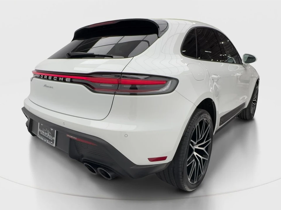2023 Porsche Macan - Image 7 of 31