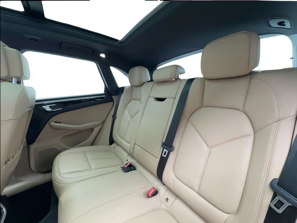 2023 Porsche Macan - Image 26 of 31