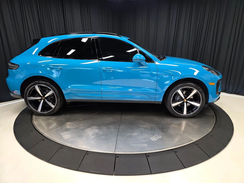2023 Porsche Macan - Image 12 of 21