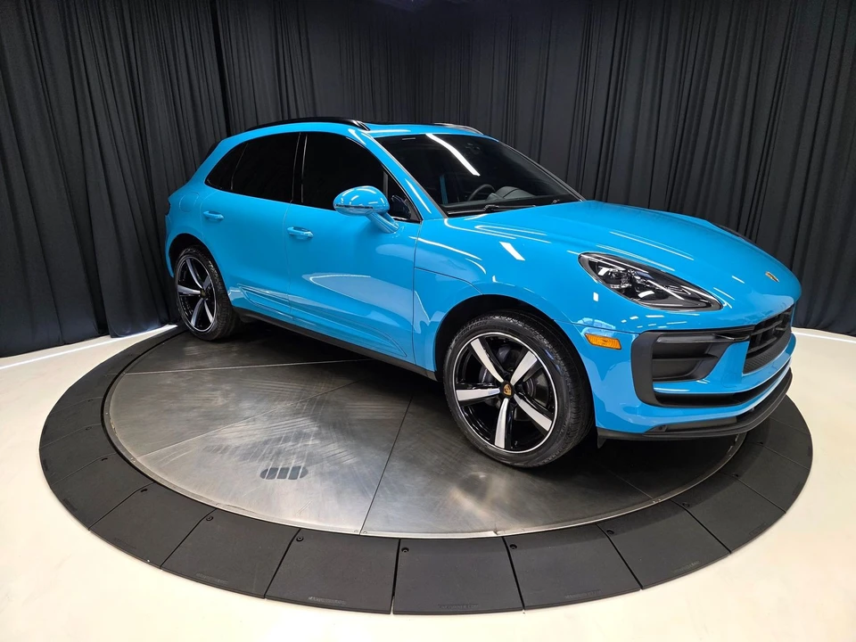 2023 Porsche Macan - Image 13 of 21