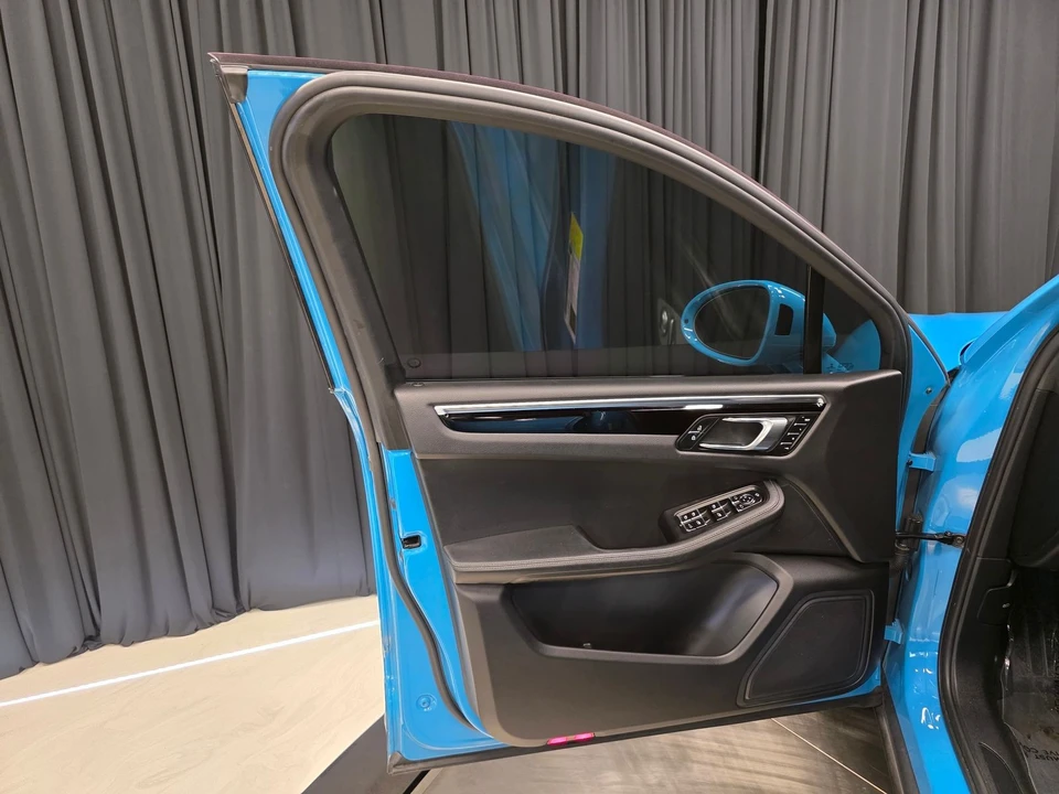 2023 Porsche Macan - Image 14 of 21