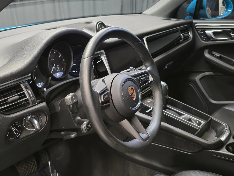 2023 Porsche Macan - Image 19 of 21