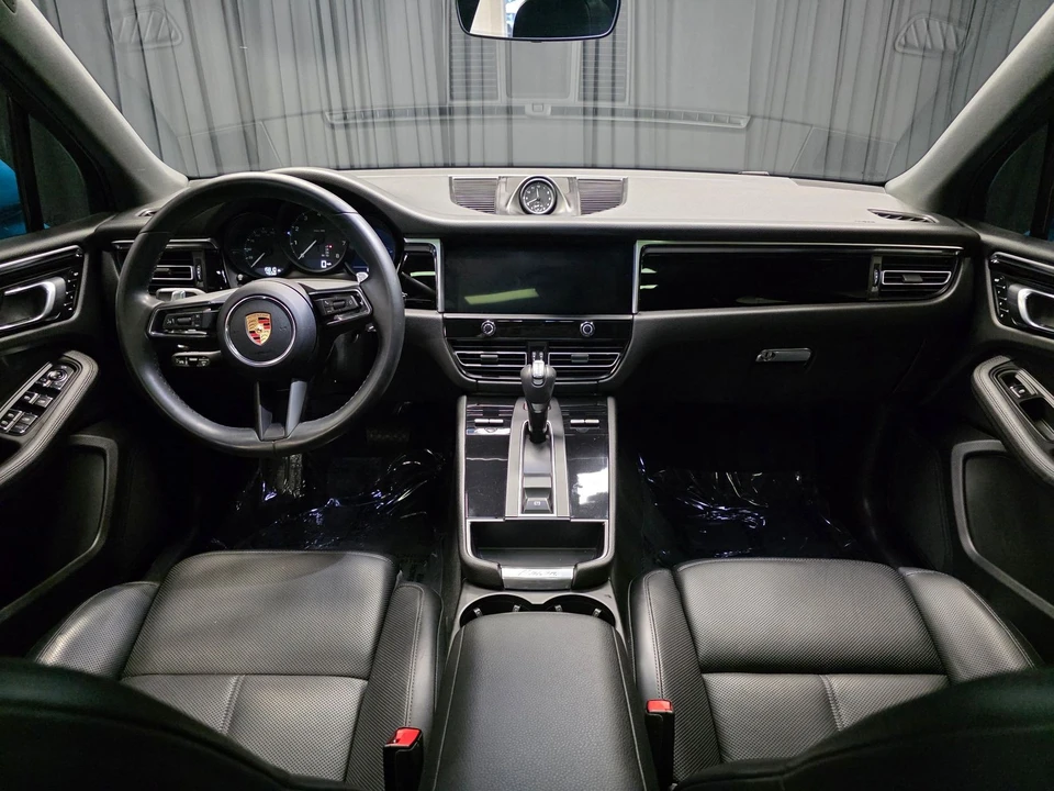 2023 Porsche Macan - Image 20 of 21