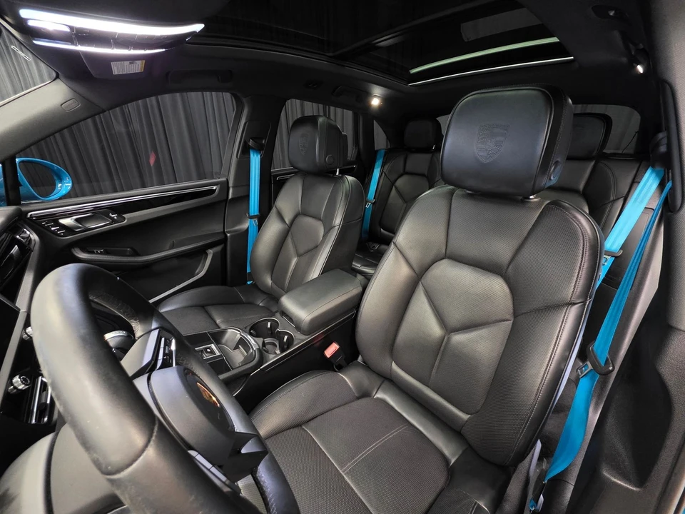 2023 Porsche Macan - Image 17 of 21