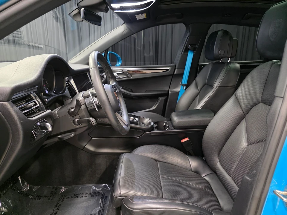 2023 Porsche Macan - Image 16 of 21