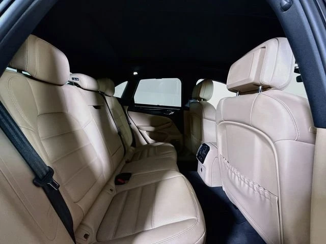 2023 Porsche Macan - Image 19 of 20