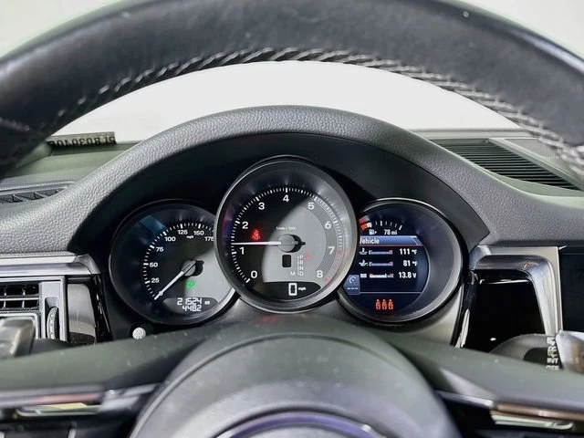 2023 Porsche Macan - Image 13 of 20