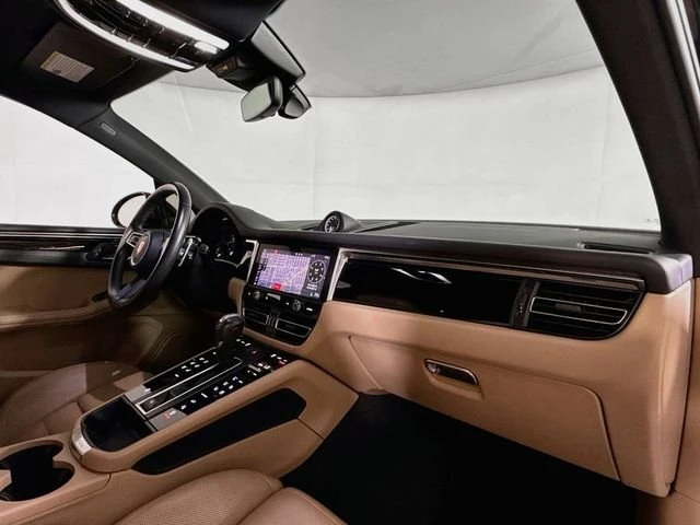 2023 Porsche Macan - Image 17 of 20