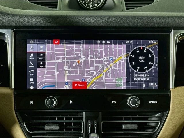 2023 Porsche Macan - Image 15 of 20
