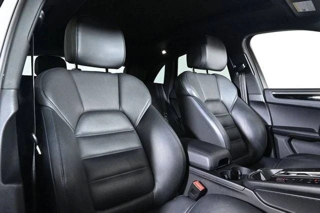2023 Porsche Macan - Image 18 of 20