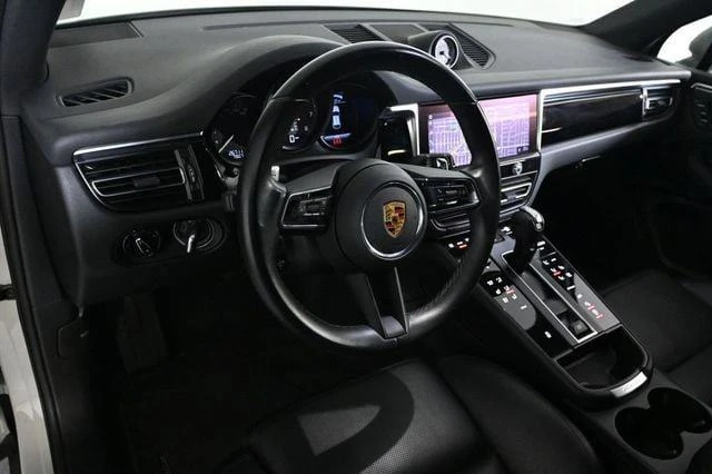 2023 Porsche Macan - Image 4 of 20
