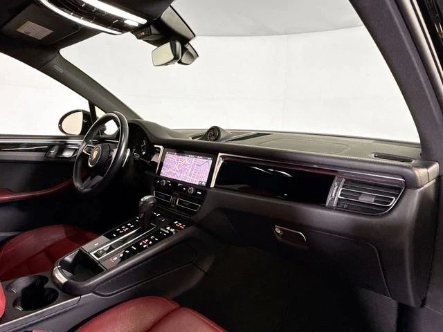 2023 Porsche Macan - Image 17 of 20